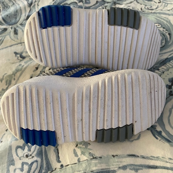 Toddler size 5 Adidas sneakers. Only worn a couple of times! - Picture 5 of 5